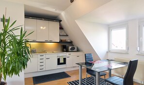 Classic Studio, 2 Single Beds, Kitchen, City View | Private kitchen - Domizil Domblick Speyer (Speyer)