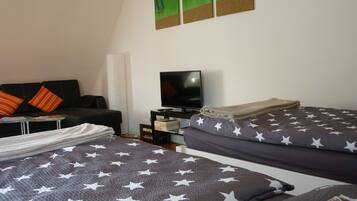 Classic Studio, 2 Twin Beds, Kitchen, City View | Memory foam beds, individually decorated, individually furnished