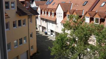 Classic Studio, 2 Twin Beds, Kitchen, City View | Courtyard view