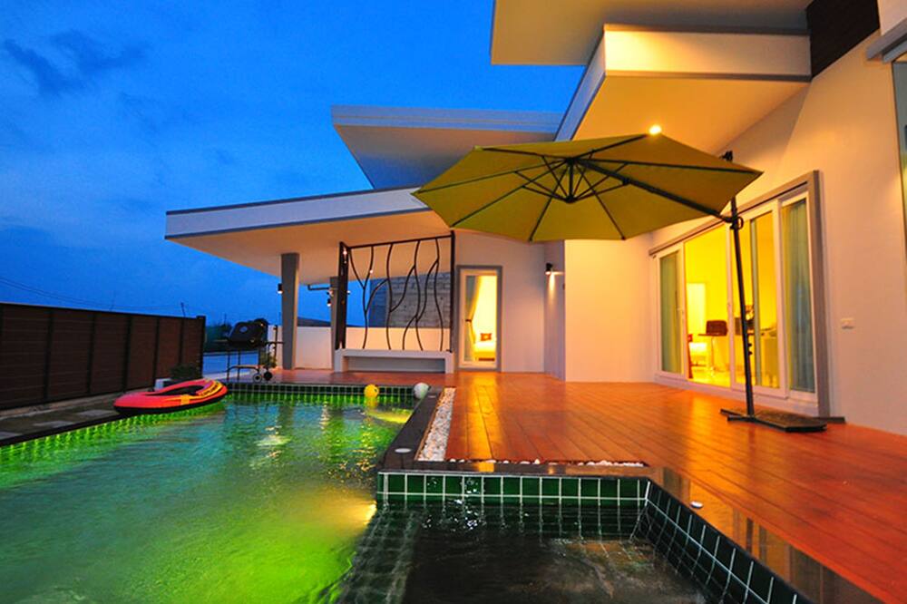 Jira Pool Villa