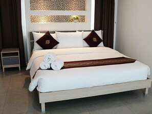 3 habitaciones, decoración personalizada y muebles diferentes 