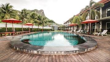 Piscine extérieure