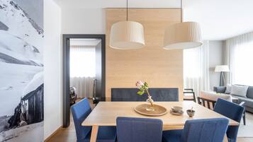 Chalet Superior | Makan di kamar