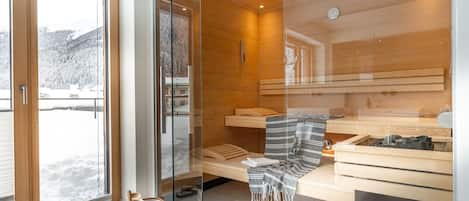 Deluxe Chalet | Bathroom | Shower, free toiletries, bathrobes, slippers