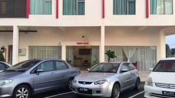 Self-parking (surcharge) 3.6 per day