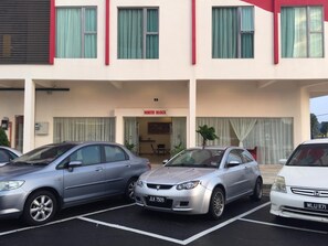 Self-parking (surcharge) 3.6 per day - Hotel Mirage Port Dickson (Port Dickson)