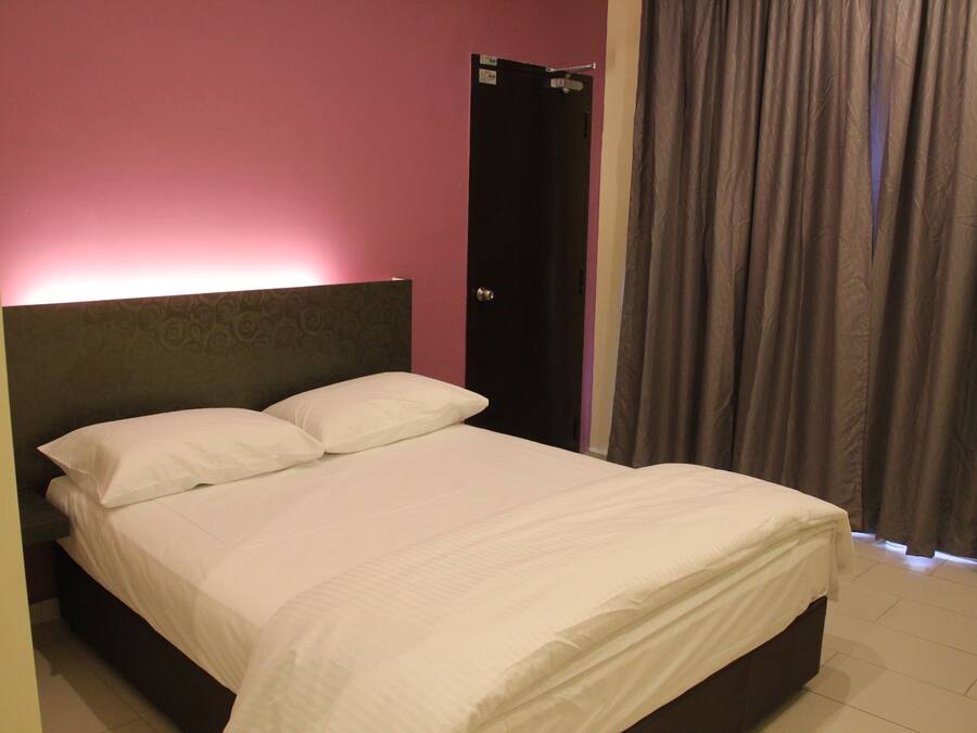 Desk, iron/ironing board, free WiFi, bed sheets