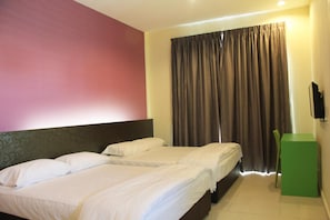 Desk, iron/ironing board, free WiFi, bed sheets - Hotel Mirage Port Dickson (Port Dickson)