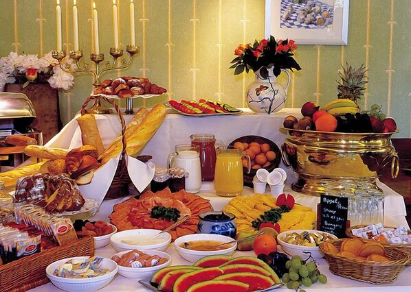 Tägliches inbegriffenes großes Frühstück