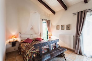 Family Apartment, 2 Bedrooms, Valley View | Premium bedding, desk, iron/ironing board, free cribs/infant beds - Agriturismo Pieve del Castello (Marsciano)