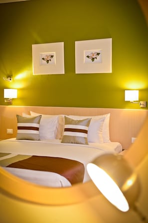 Phòng đôi Deluxe | Két bảo mật tại phòng, bàn, giường gấp/giường phụ