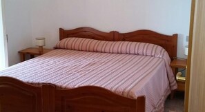 Habitación doble, balcón, vistas al mar | Escritorio, cunas gratuitas, wifi gratis