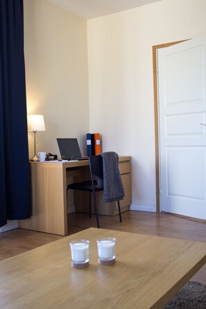 Habitación con 2 camas individuales, 1 habitación | Camas extra y wifi gratis 