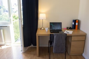 Twin Room, 1 Bedroom | Living room