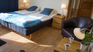 Apartment, Kitchen | Living area | Flat-screen TV - Hotell Paradis (Sodertalje)