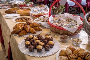 Gratis morgenmadsbuffet hver dag