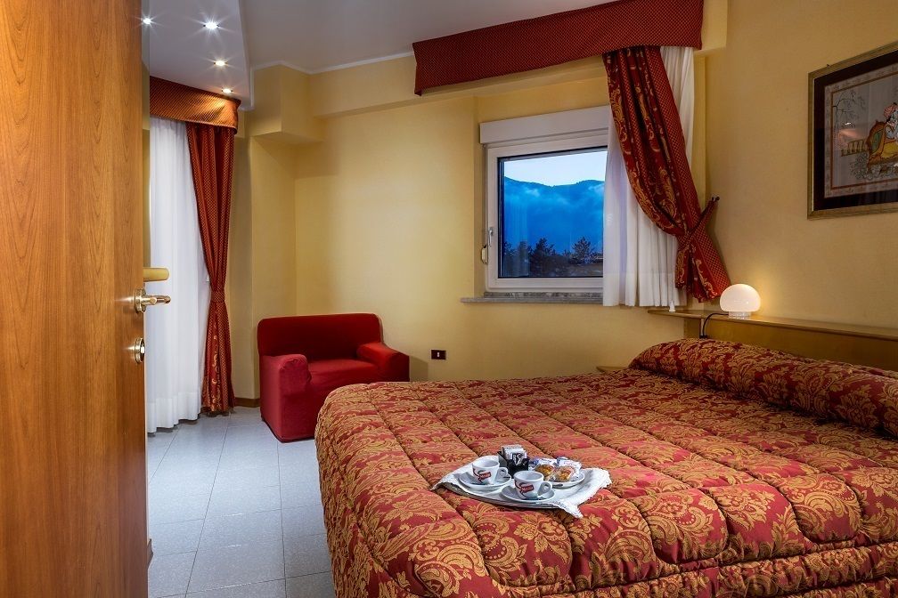 Minibar, caja de seguridad en la habitación, escritorio y wifi gratis 