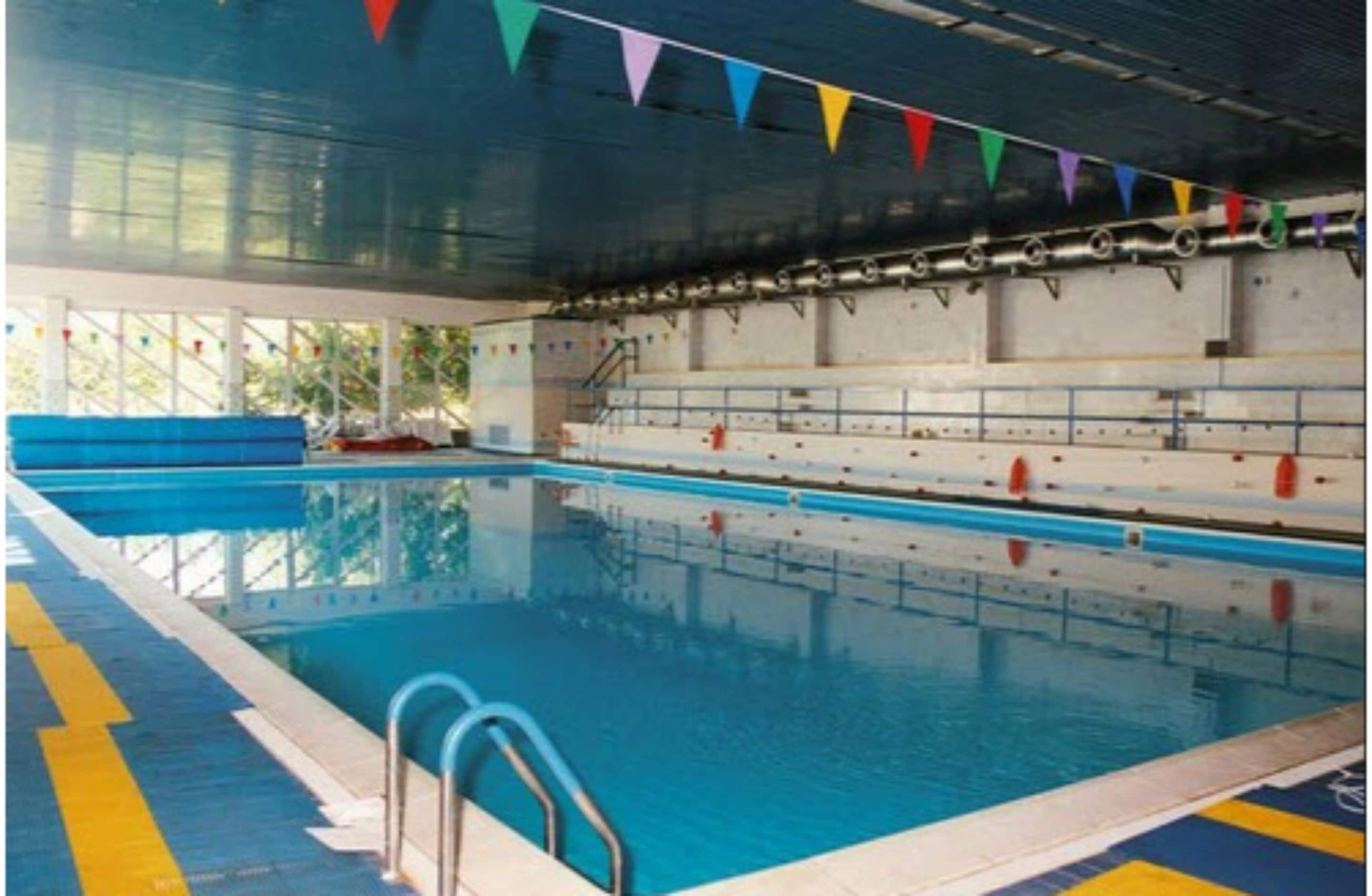 indoor pool, pool loungers