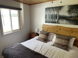 Luxury Penthouse, 1 Bedroom, Lake View (No Pets Allowed) | Bed sheets