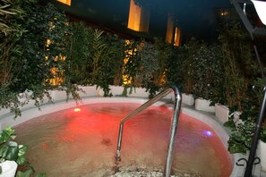 Bastu, ångbastu, kroppsbehandlingar och hydroterapi