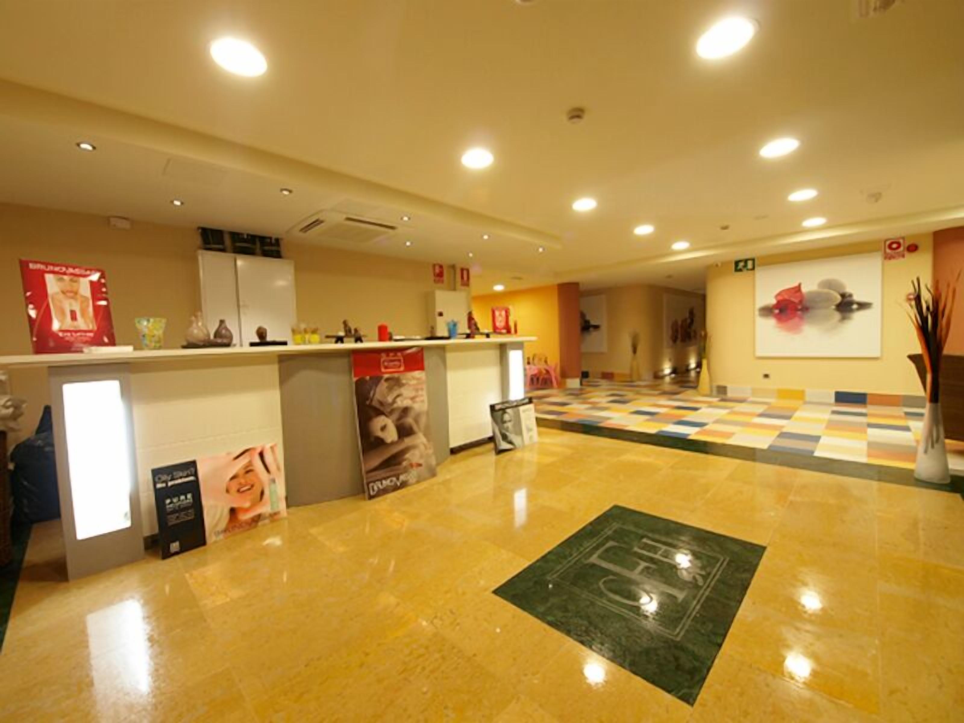 sauna, steam room, body treatments, hydrotherapy, hot stone massages