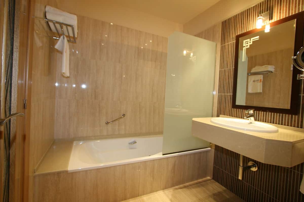 bathtub, free toiletries, hair dryer, towels