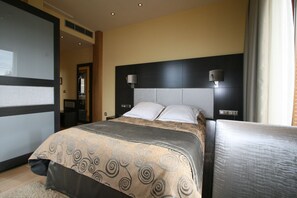 In-room safe, desk, blackout curtains, soundproofing