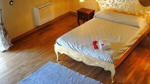 Minibar, skrivebord, blendingsgardiner og lydisolert