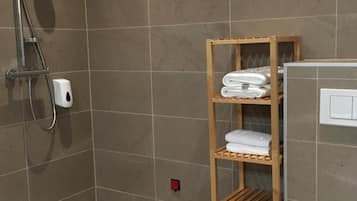 Standard Twin Room, 2 Single Beds, Annex Building | Bathroom