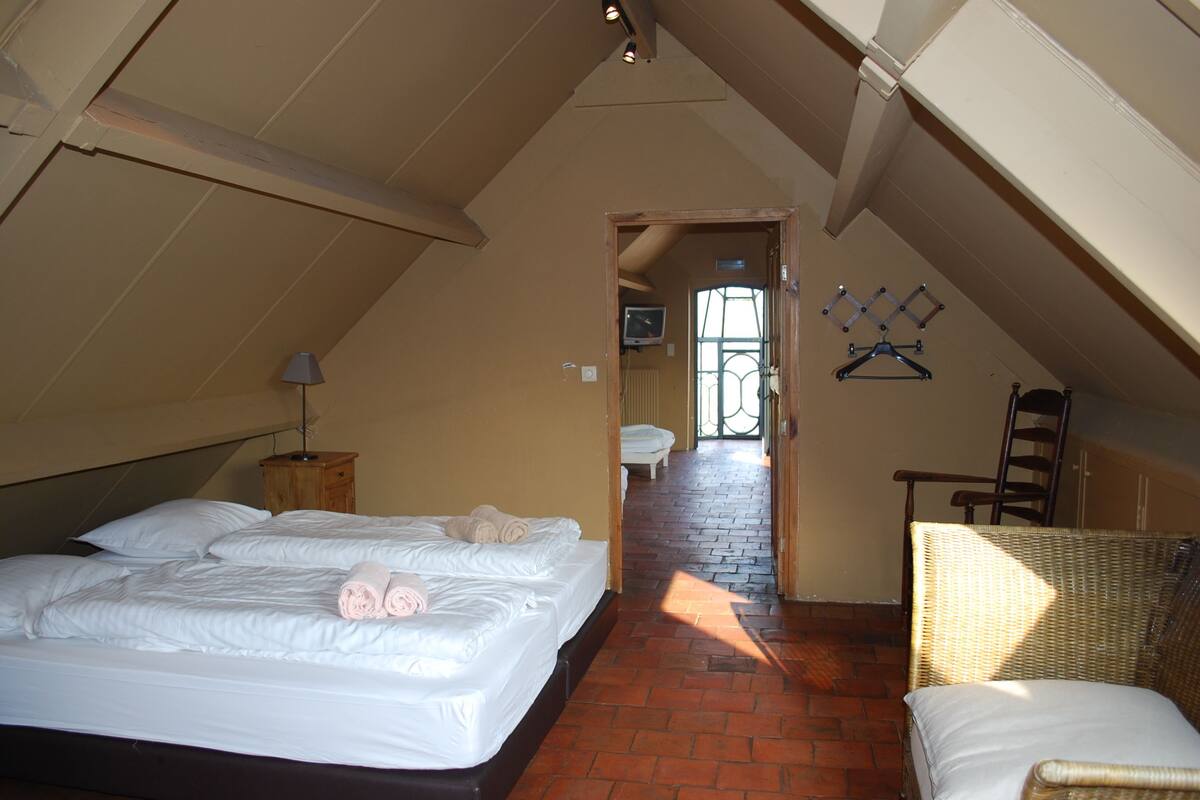Family Room | WiFi (free), bed sheets