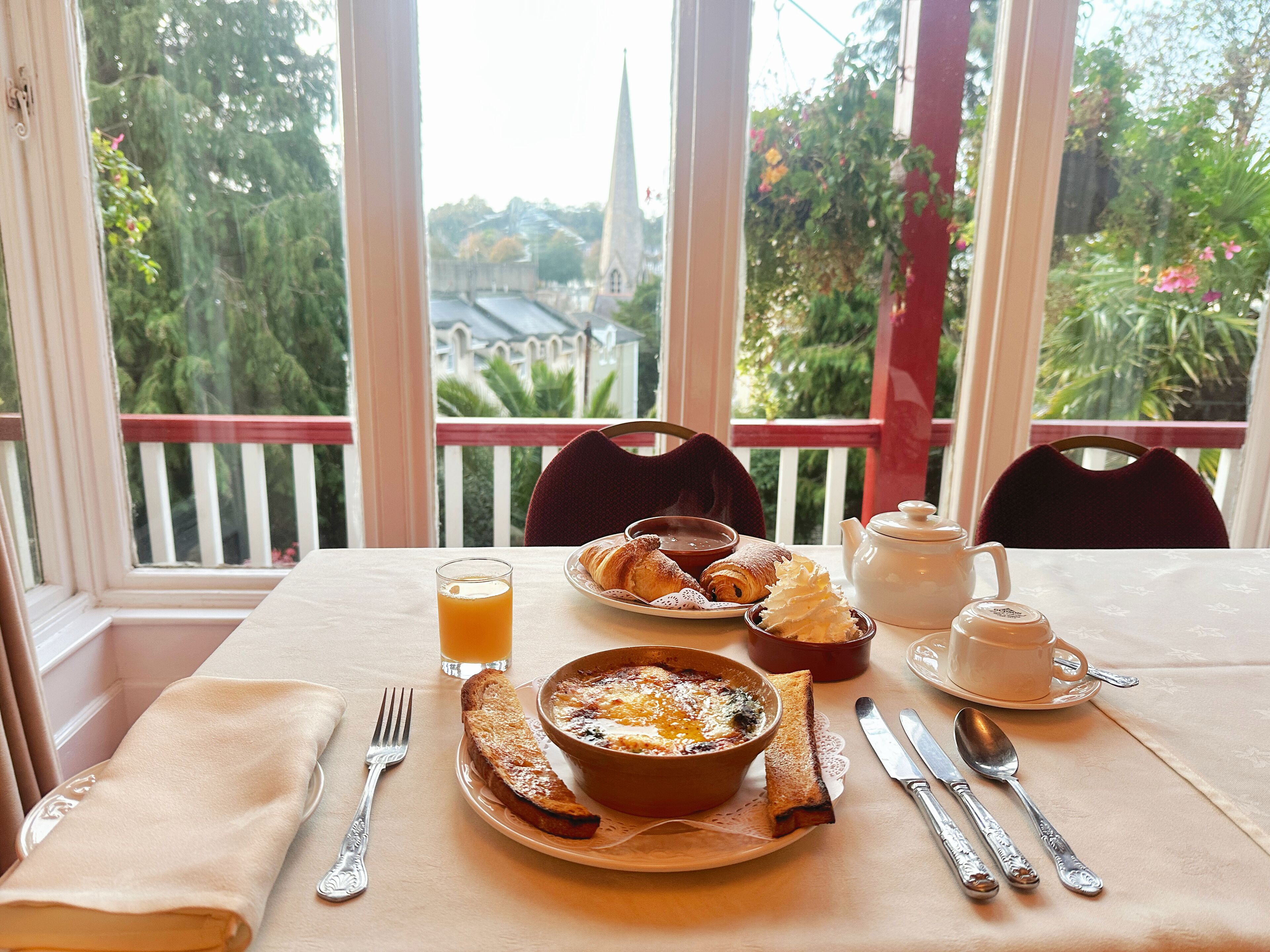 Free daily English breakfast