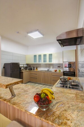 Full-sized fridge, microwave, coffee/tea maker, electric kettle - Executive Residency by Best Western Nairobi (Nairobi)