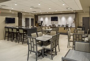 Free daily buffet breakfast - Best Western Plus Franciscan Square Inn and Suites (Steubenville)