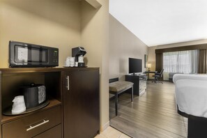 Chambre Standard, 2 grands lits, non-fumeur, réfrigérateur et four à micro-ondes