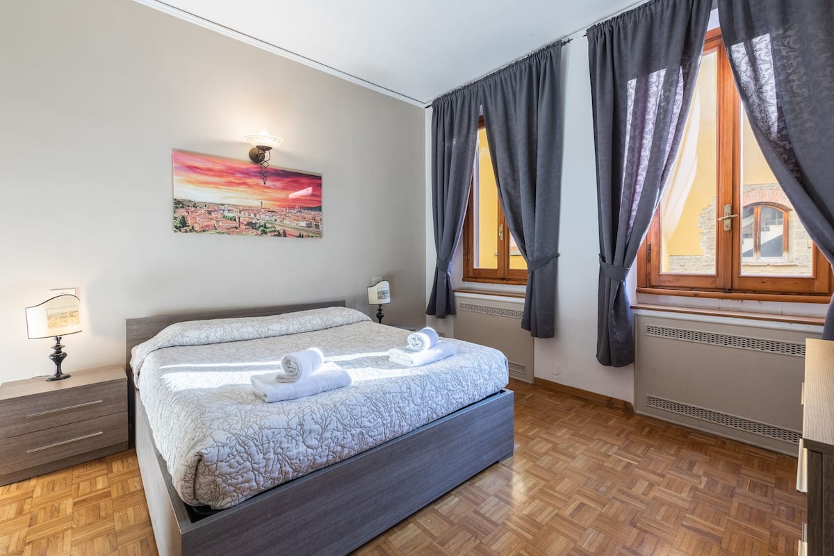 2 bedrooms, Egyptian cotton sheets, premium bedding, down duvets