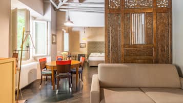 Apartment Design (Via Camillo Cavour 37) | 2 間臥室、埃及棉床單、高級寢具、羽絨被