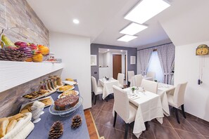 包含每日自助早餐