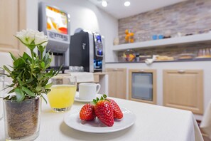 包含每日自助早餐