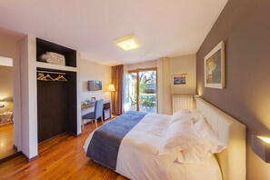 Deluxe Double Room, 1 Bedroom, Private Bathroom, Garden View | Premium bedding, minibar, in-room safe, desk - Padriciano Suite (Trieste)