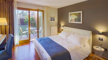 Doppia Deluxe, 1 camera da letto, bagno privato, vista giardino | Biancheria da letto di alta qualità, minibar, una cassaforte in camera