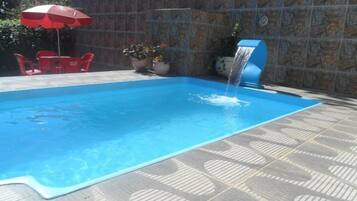 Outdoor pool, pool umbrellas, sun loungers