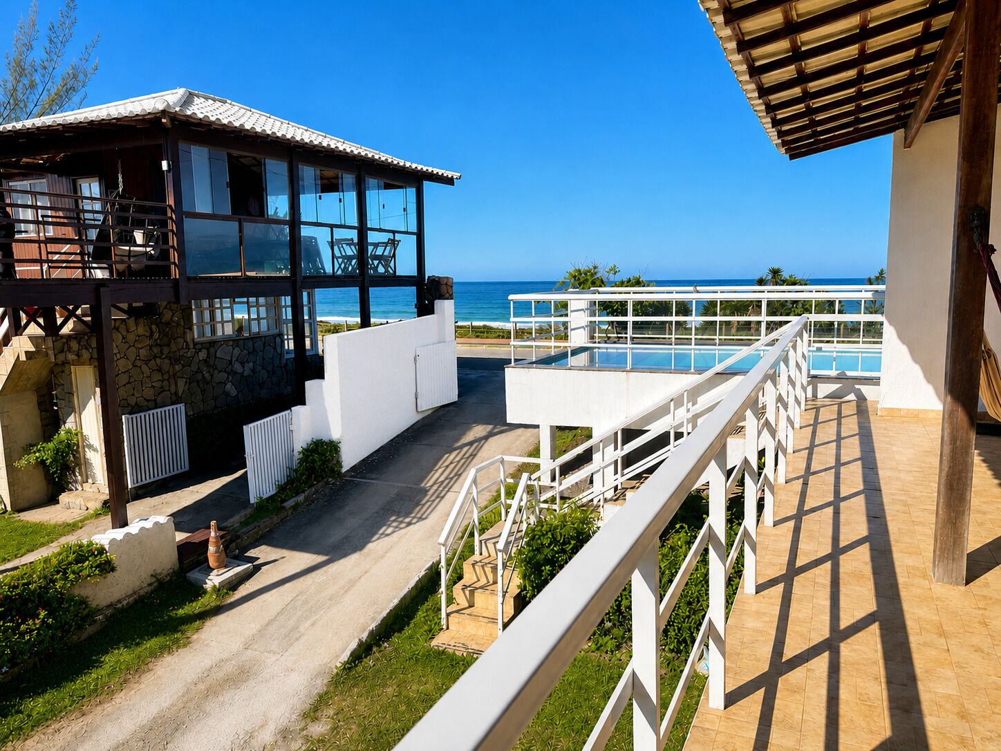 Quarto casal luxo de uso individual, 1 cama King, vista para a praia, de frente para o mar | Fachada da propriedade