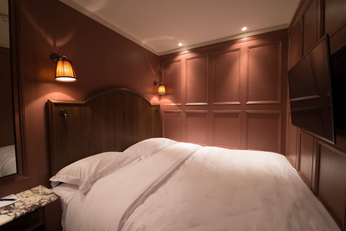 Chambre Double Design, pas de fenêtre | Draps italiens Frette, literie de qualité supérieure