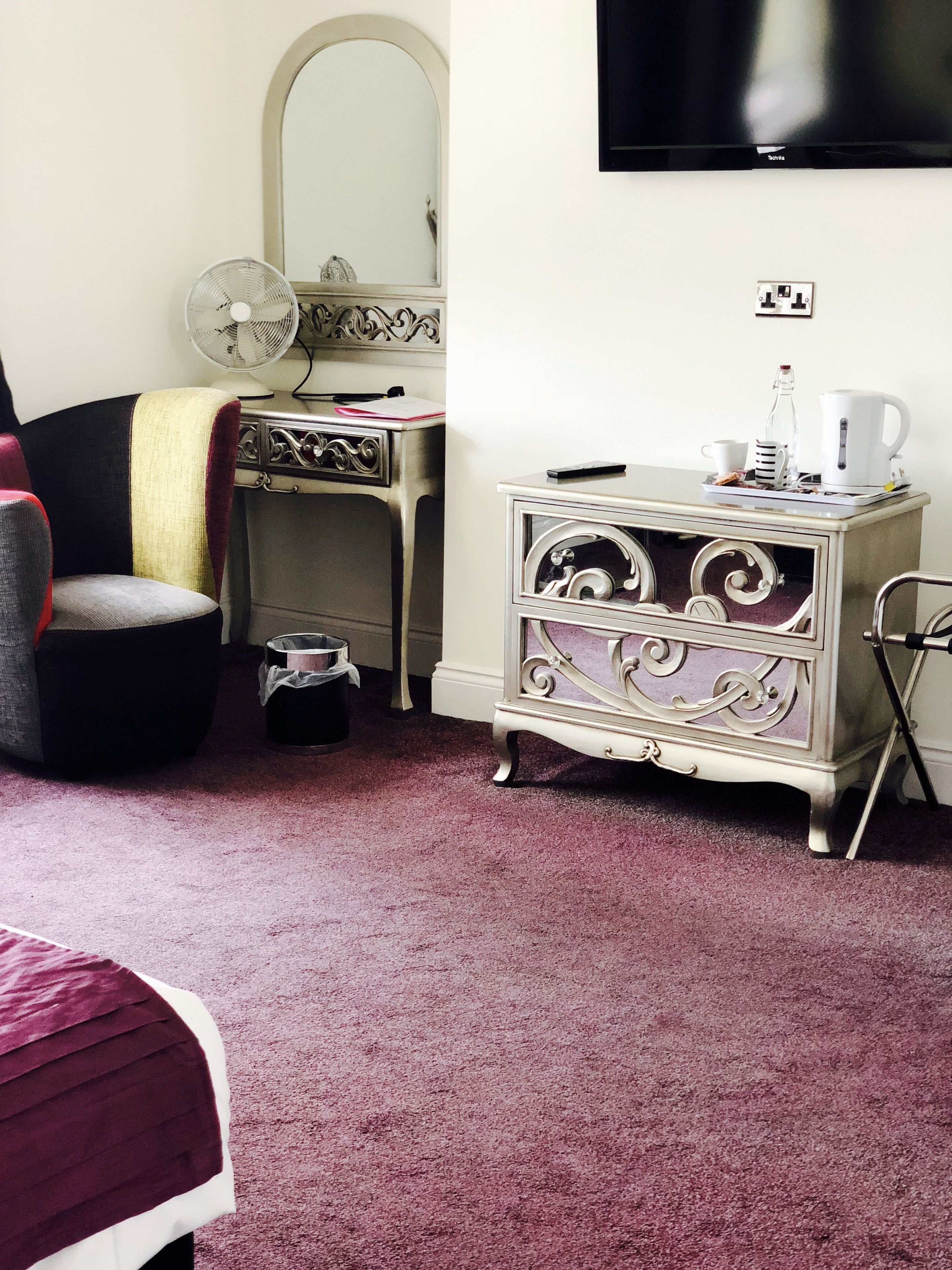 Iron/ironing board, free WiFi, bed sheets