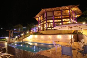 Outdoor pool - Pousada Villa dos Quilombolas (São Bento do Sapucaí)