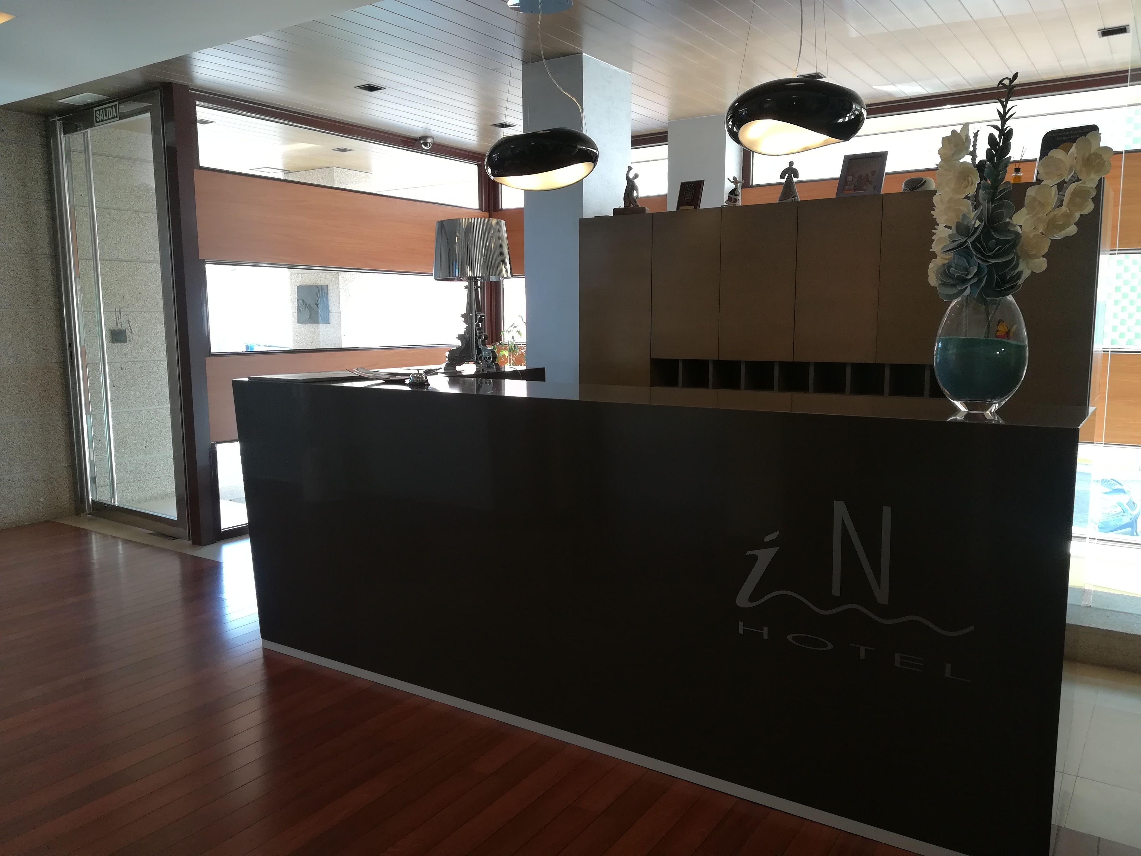 Mostrador para check-in y check-out