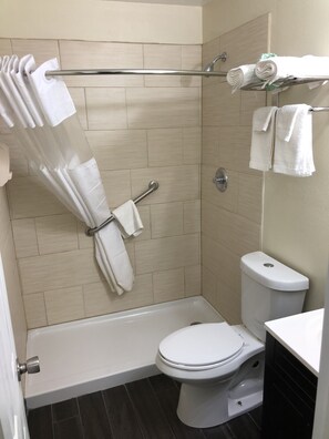 Douche, serviettes fournies