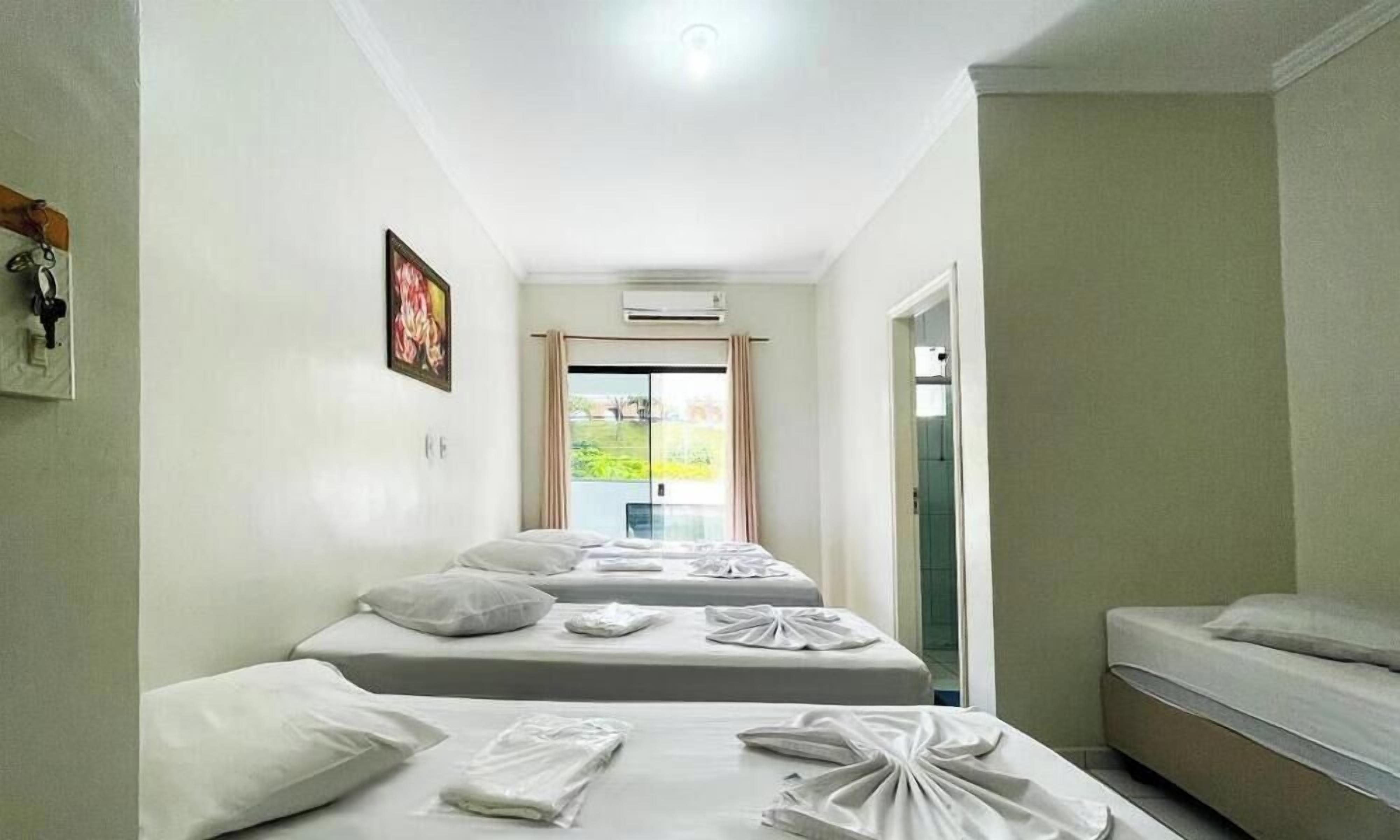 Habitación, varias camas | Wifi gratis 