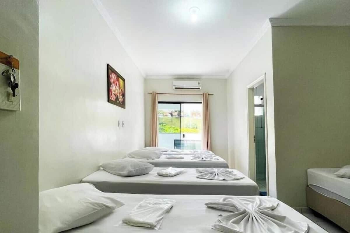 Habitación, varias camas | Wifi gratis