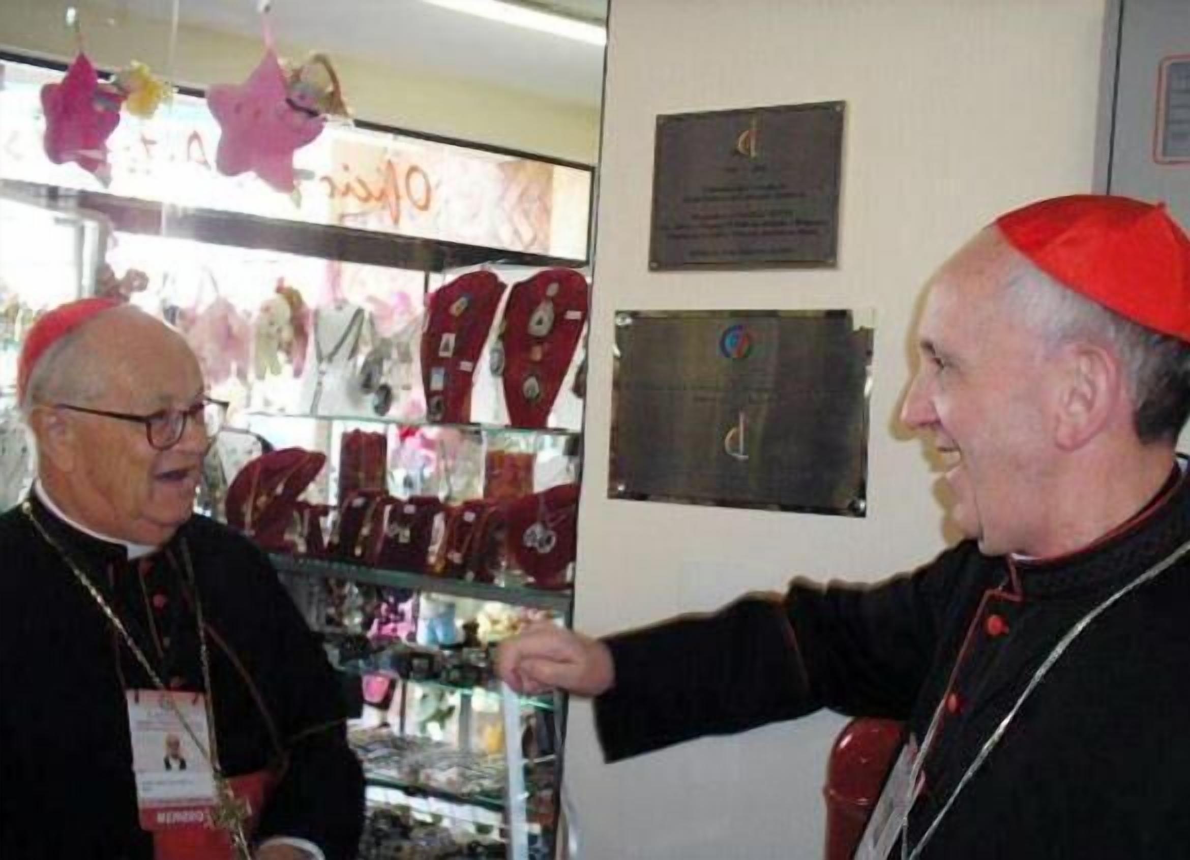 32-inch flat-screen tv with cable channels, tv